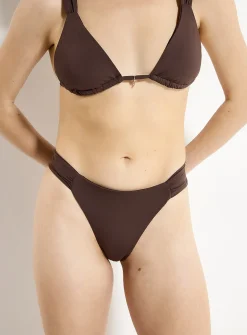 Wide-side high-cut cheeky bottom