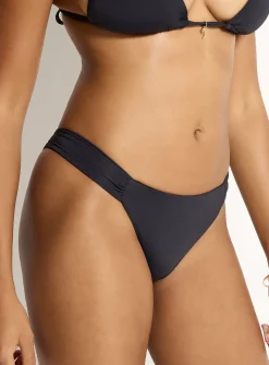 Wide-side high-cut cheeky bottom
