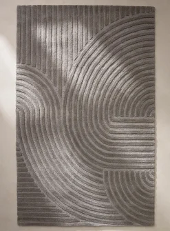 Winding contrast wool artisanal rug