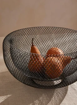 Wire mesh fruit bowl