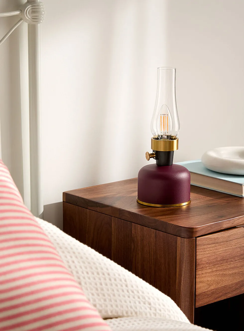 Wireless indoor-outdoor lantern