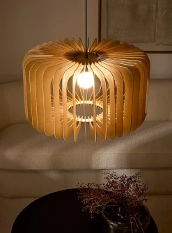Wood slat hanging lamp