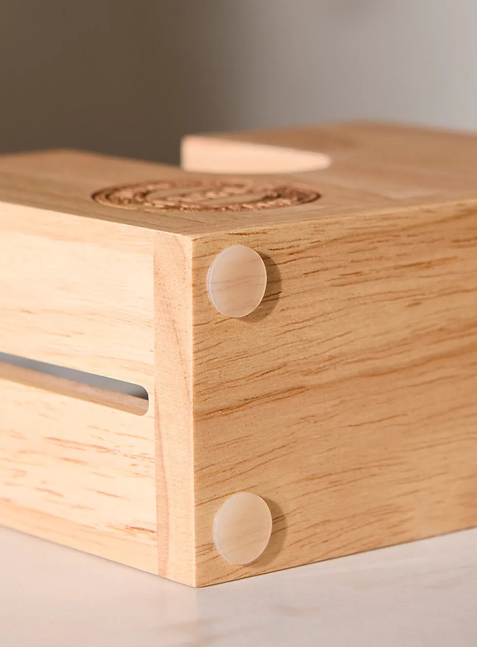 Wooden bagel holder