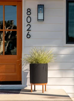 Wooden base grooved planter