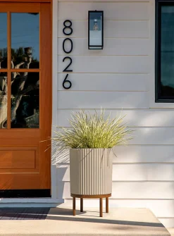Wooden base grooved planter