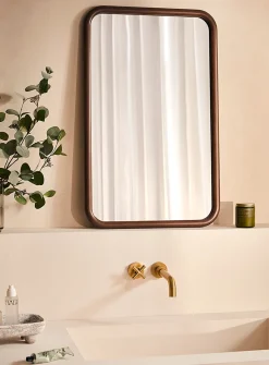 Woody richness round mirror