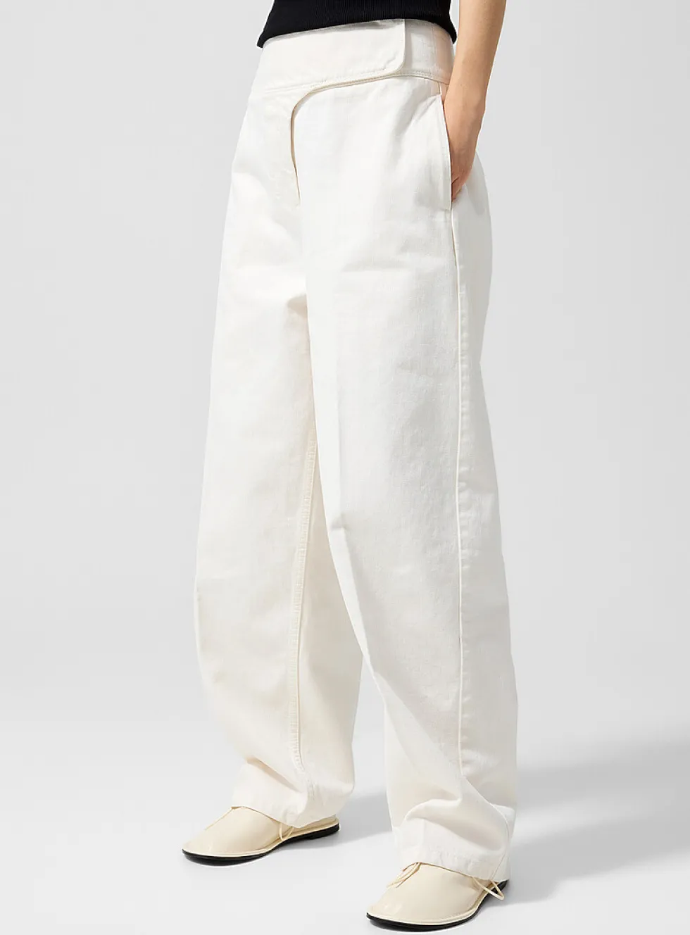 Wrapped belt barrel-leg jean