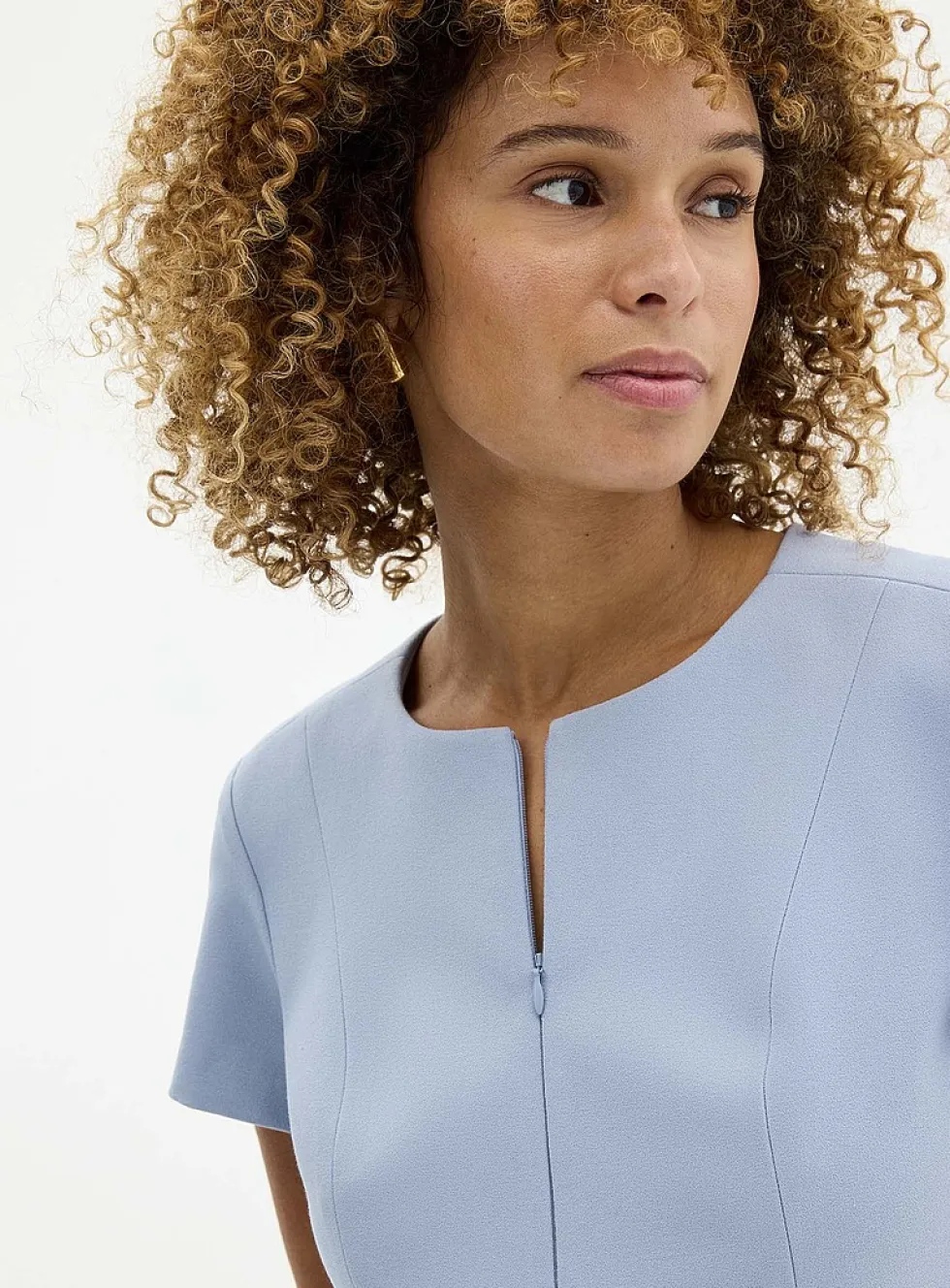 Zip-up slit-collar dress