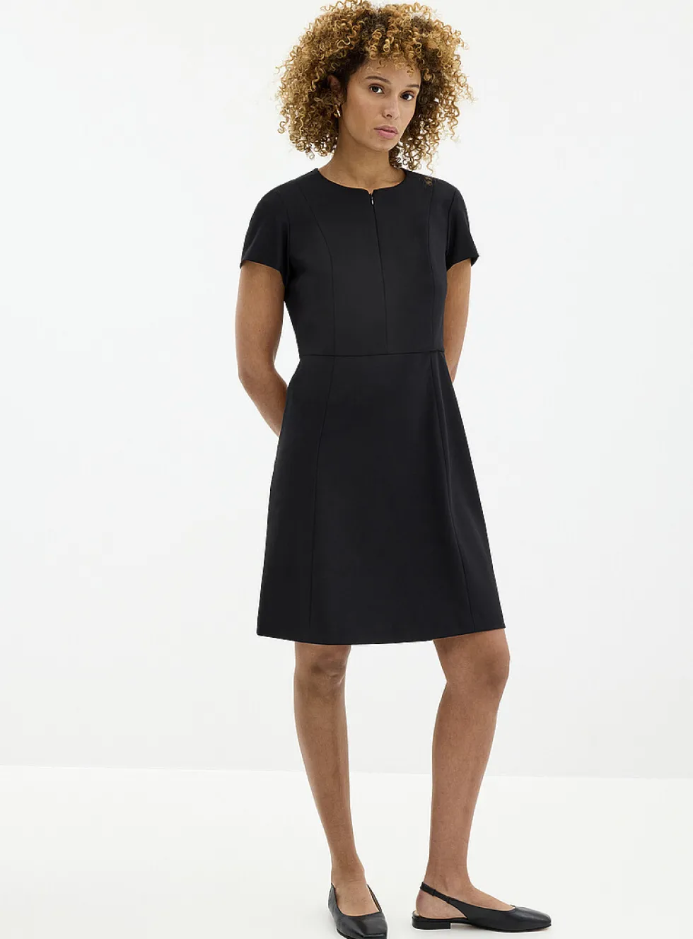 Zip-up slit-collar dress