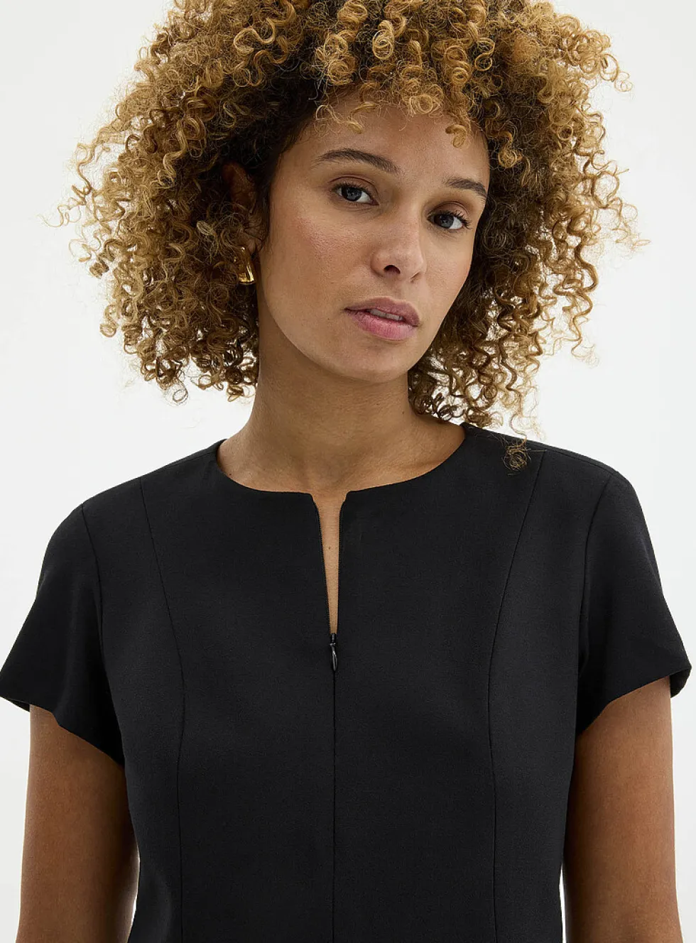 Zip-up slit-collar dress