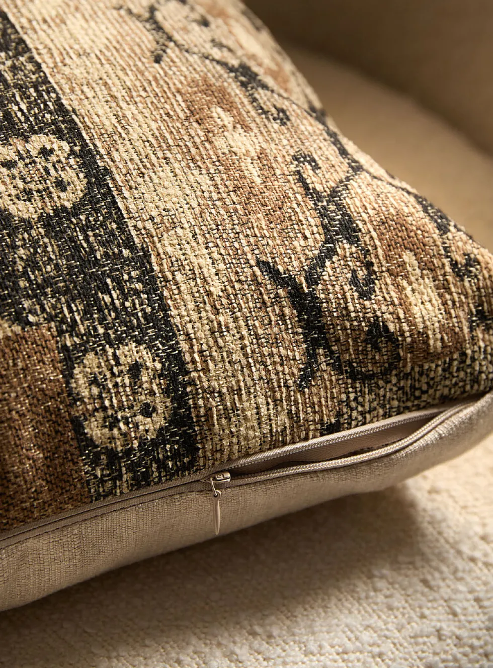 Ancient fresco removable-cover cushion