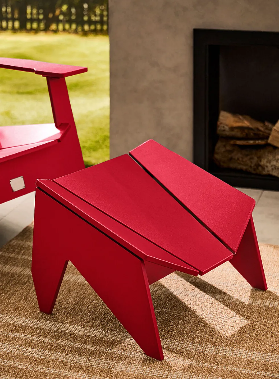 Angular outdoor footrest