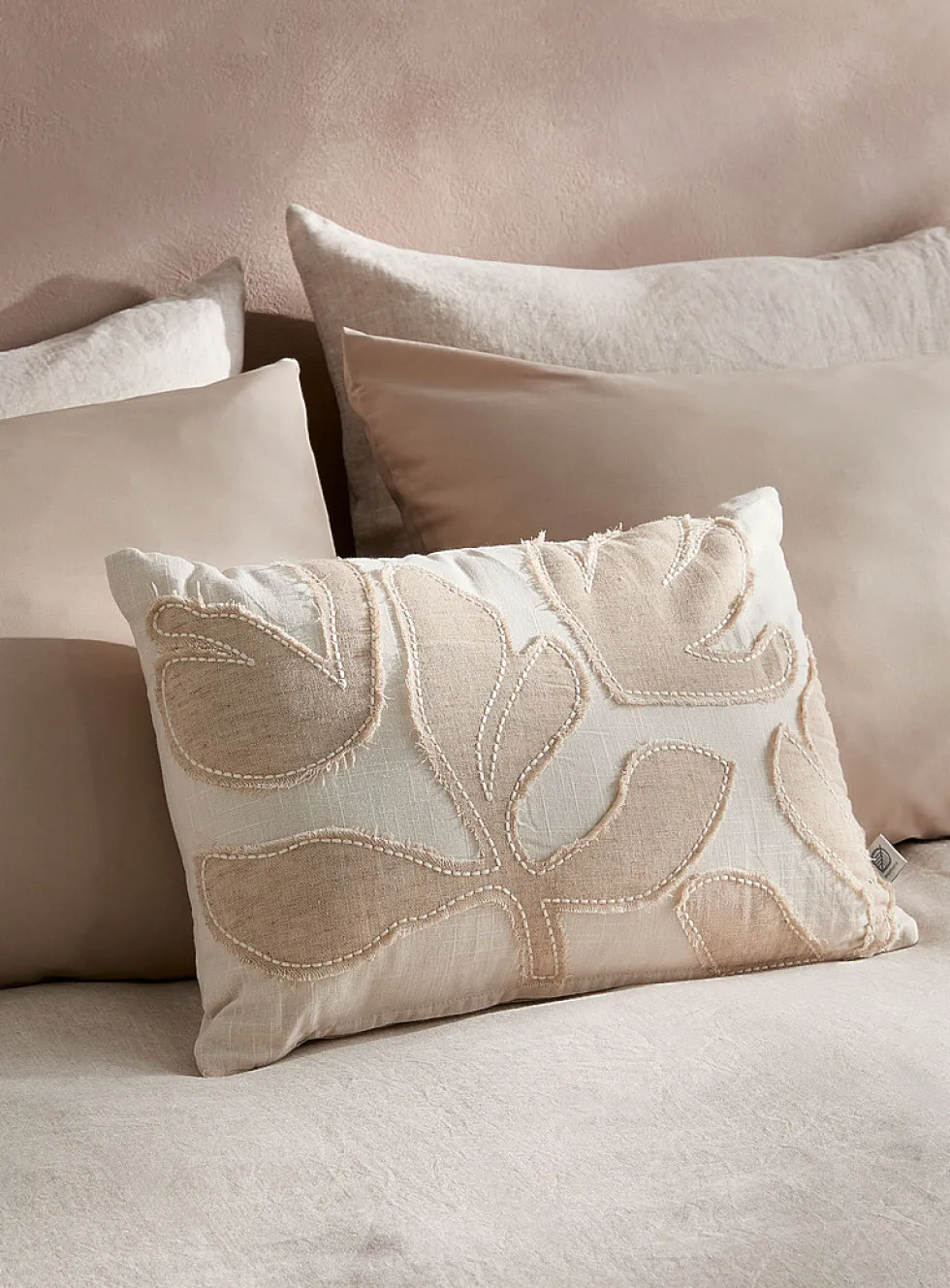 Appliqué flowers removable-cover cushion