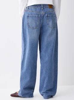 Baggy low-rise jean