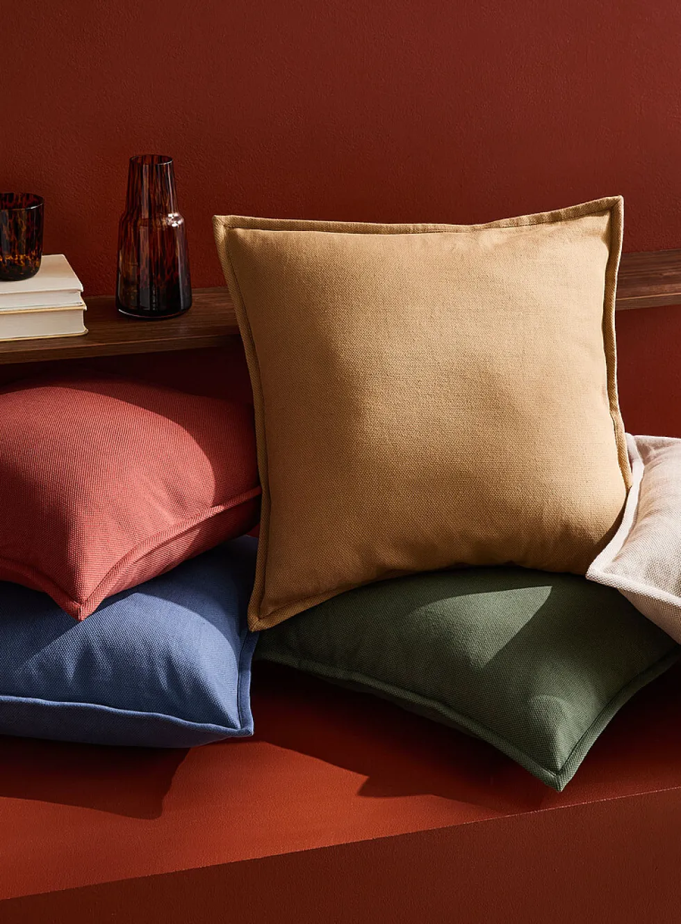 Basket weave knit removable-cover cushion