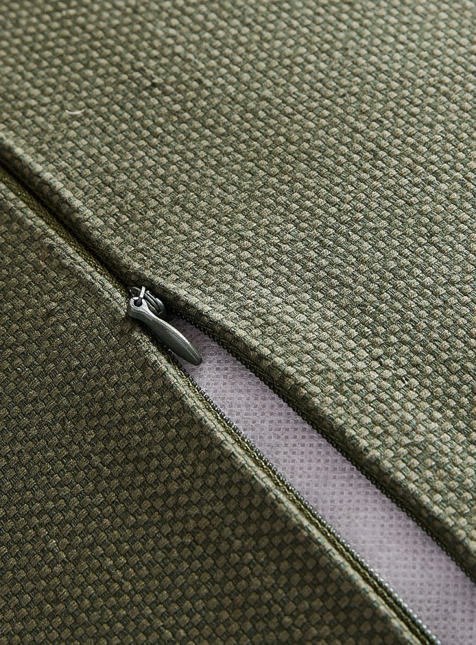 Basket weave knit removable-cover cushion