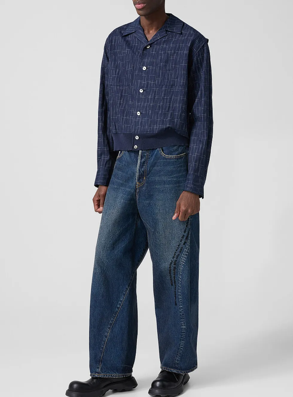 Beaded lyrics curved-seam jean