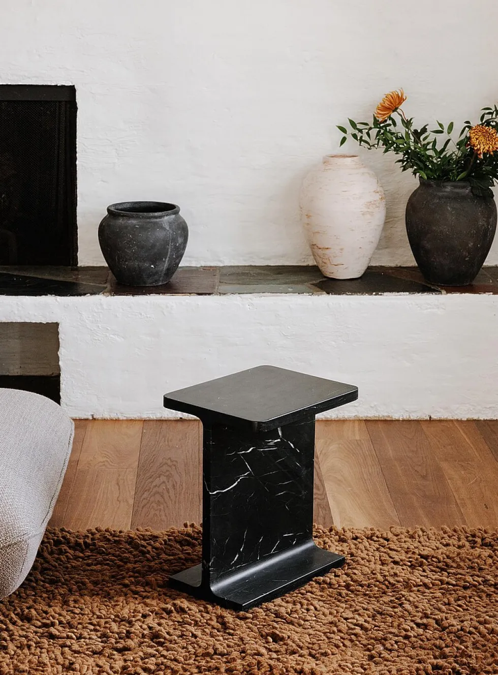 Black marble Tullia accent table