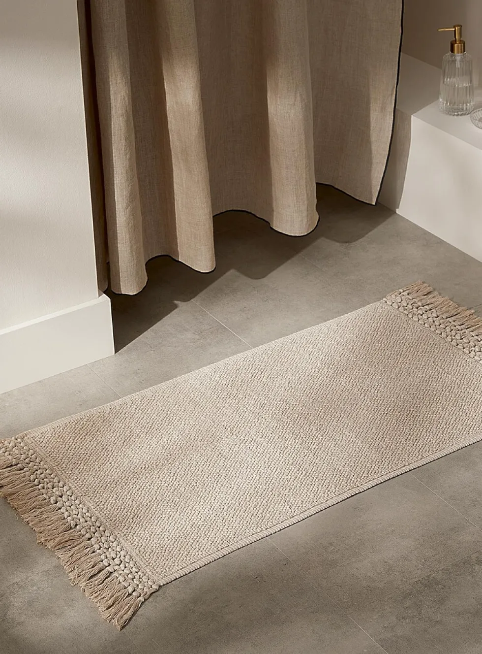 Bouclé knit bath mat