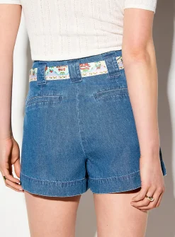 Box pleats scarf belt light denim short