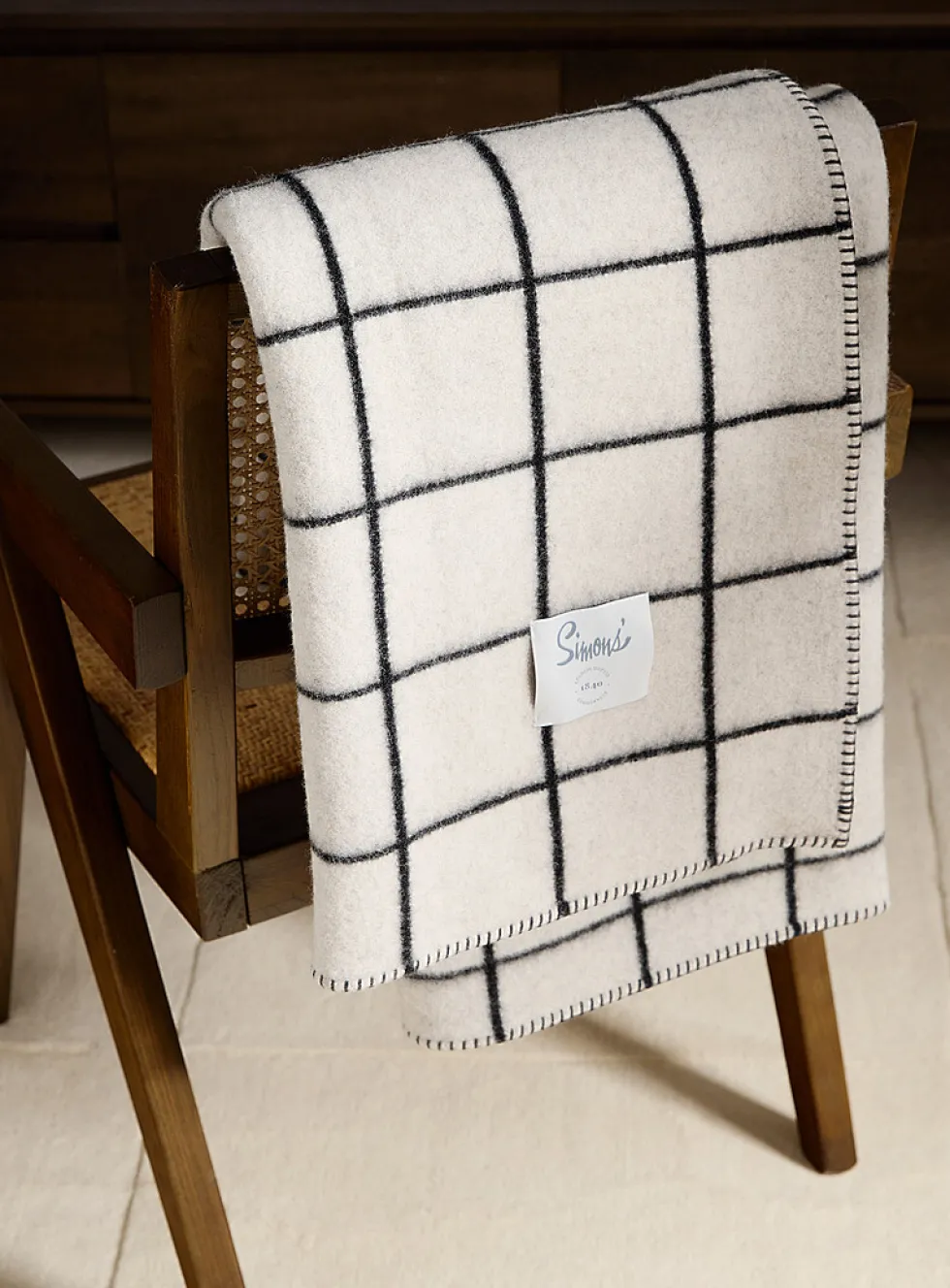 Checkered pure wool reversible throw