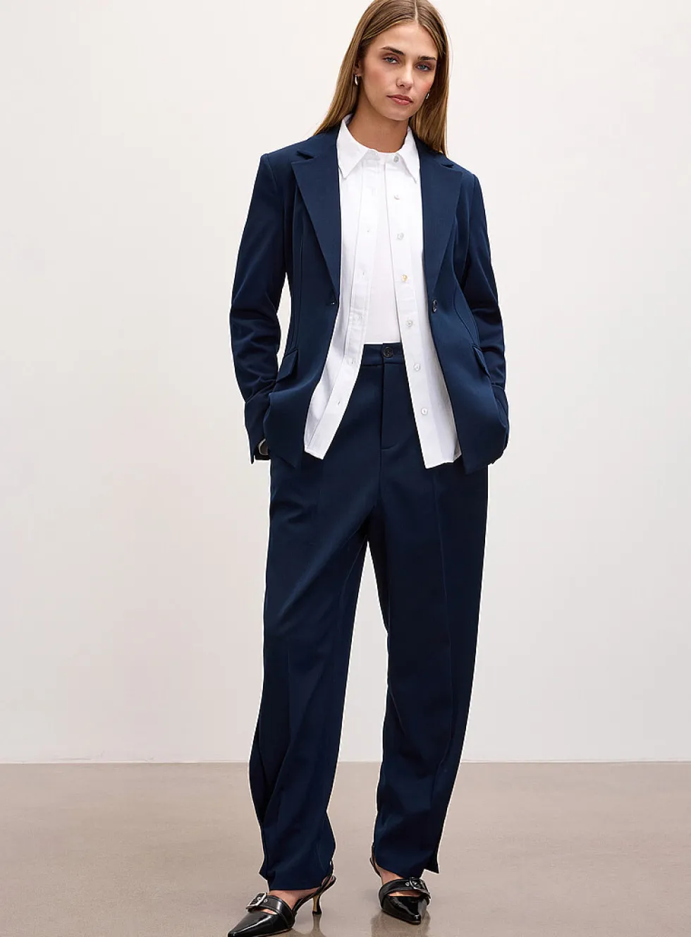 Chic cinched twill blazer