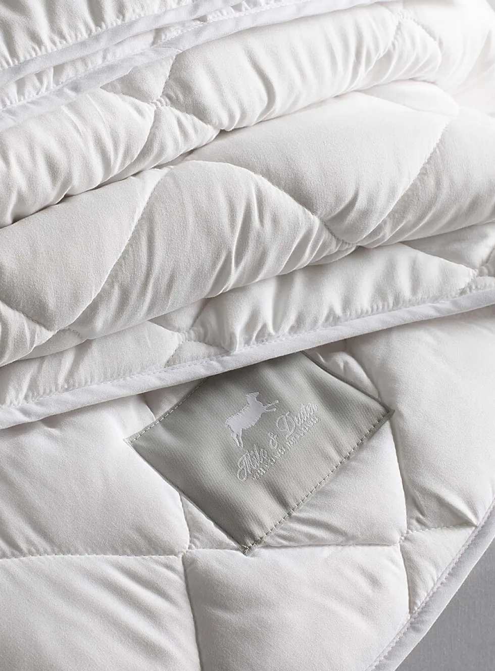 Classic cotton and wool duvet