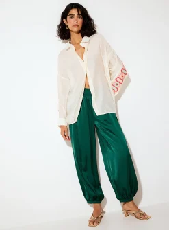 Colourful embroidered-back loose shirt