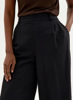 Comfort-waist technical fabric short