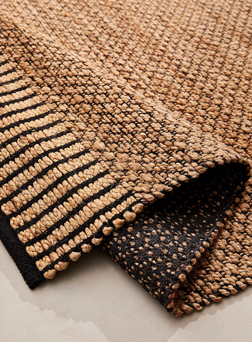 Contrasting trim jute artisanal rug
