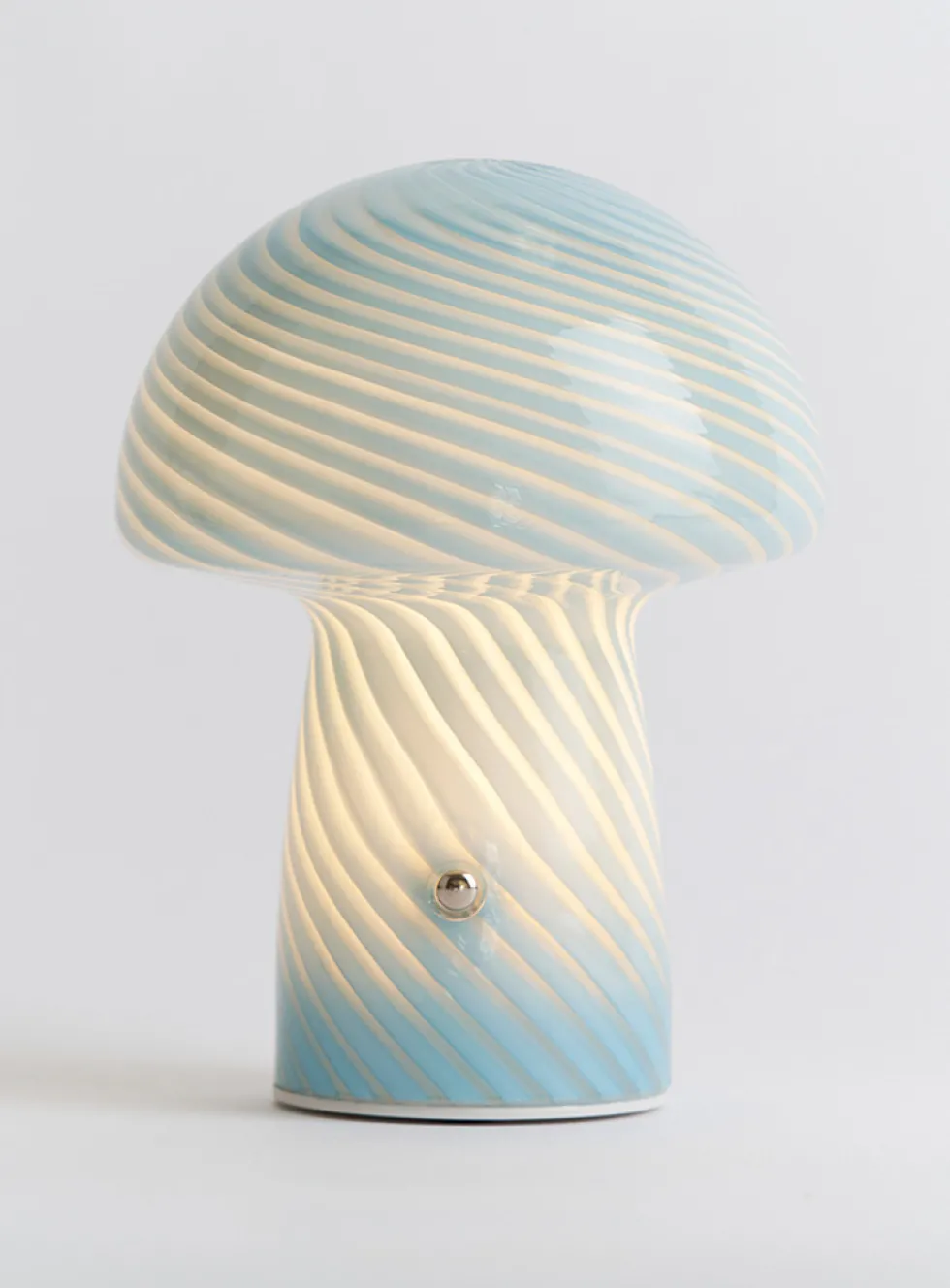 Cordless mushroom table lamp