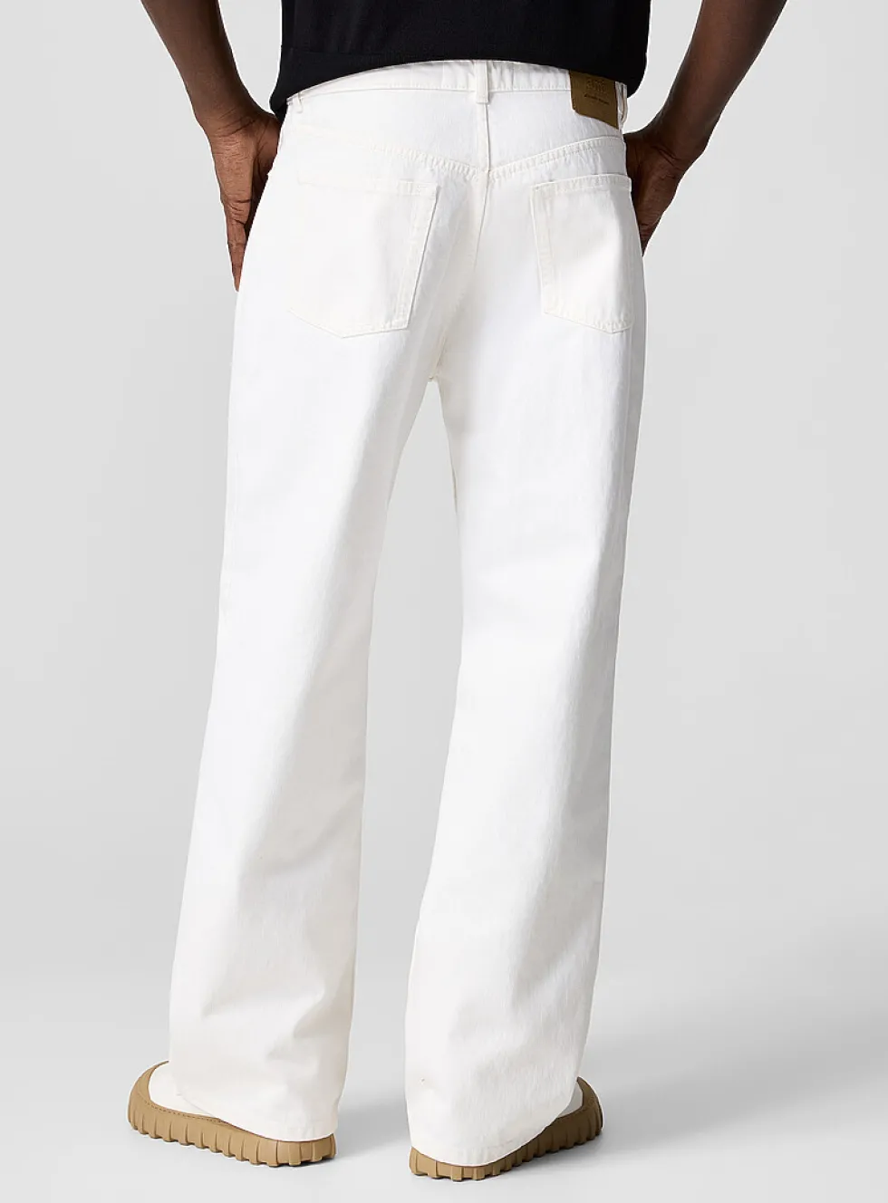 Creamy-white loose jean