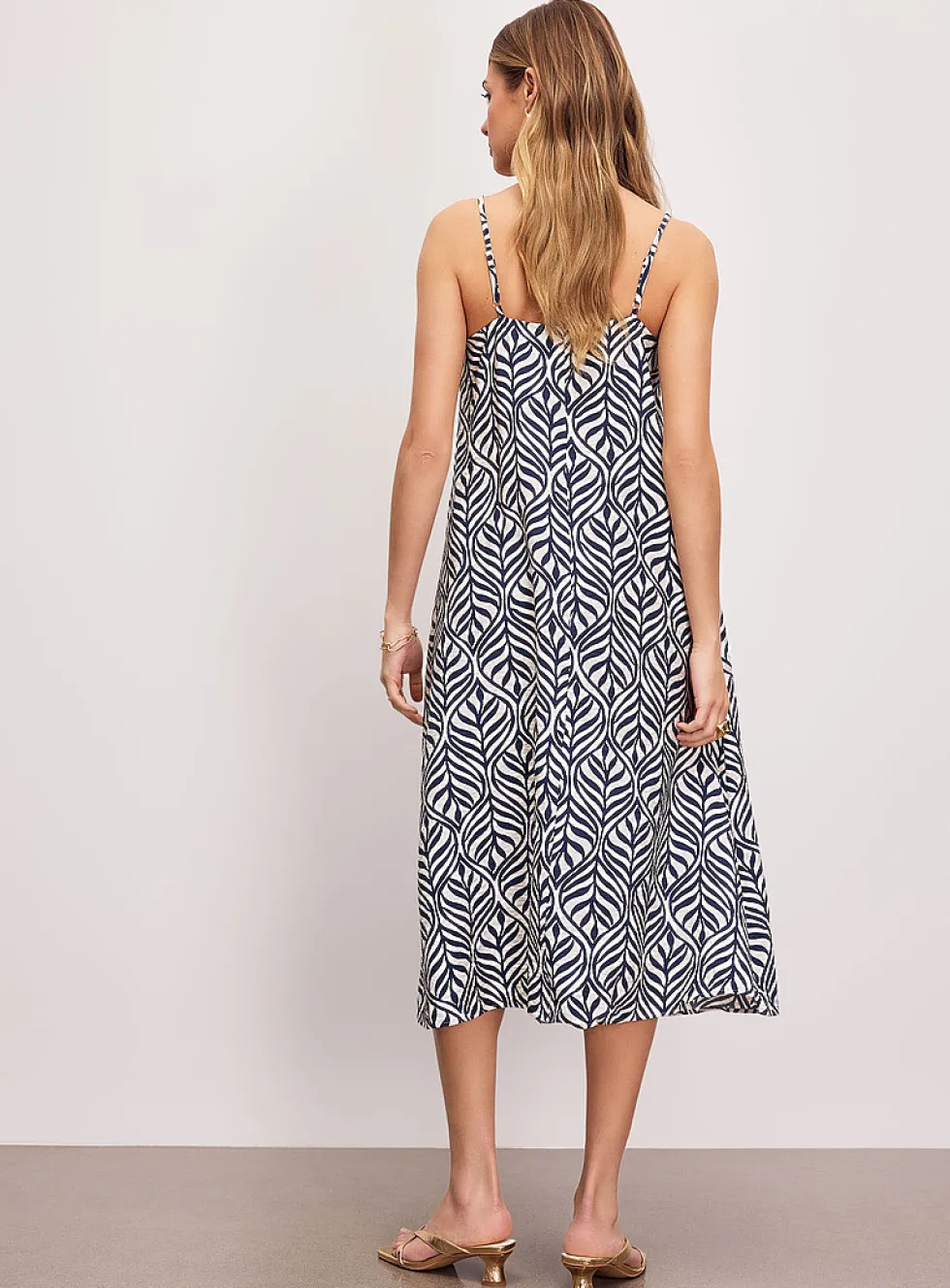 Crinkled texture flared midi dress