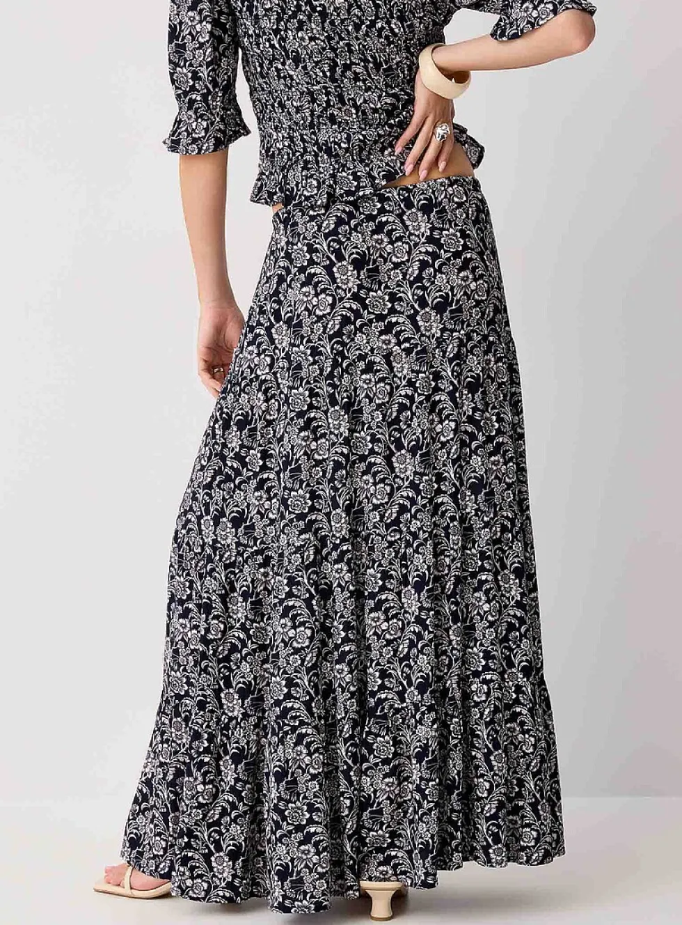 Crinkled tiered maxi skirt