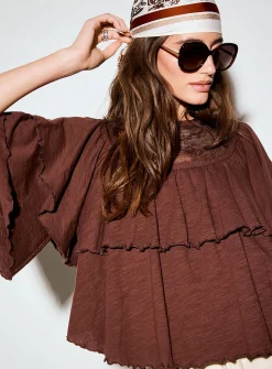 Crocheted-collar ruffled T-shirt
