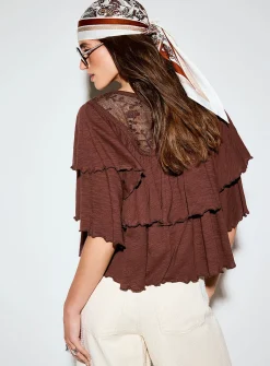 Crocheted-collar ruffled T-shirt