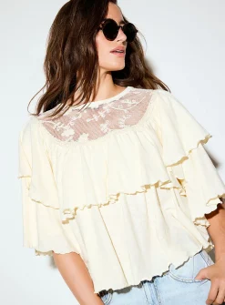 Crocheted-collar ruffled T-shirt