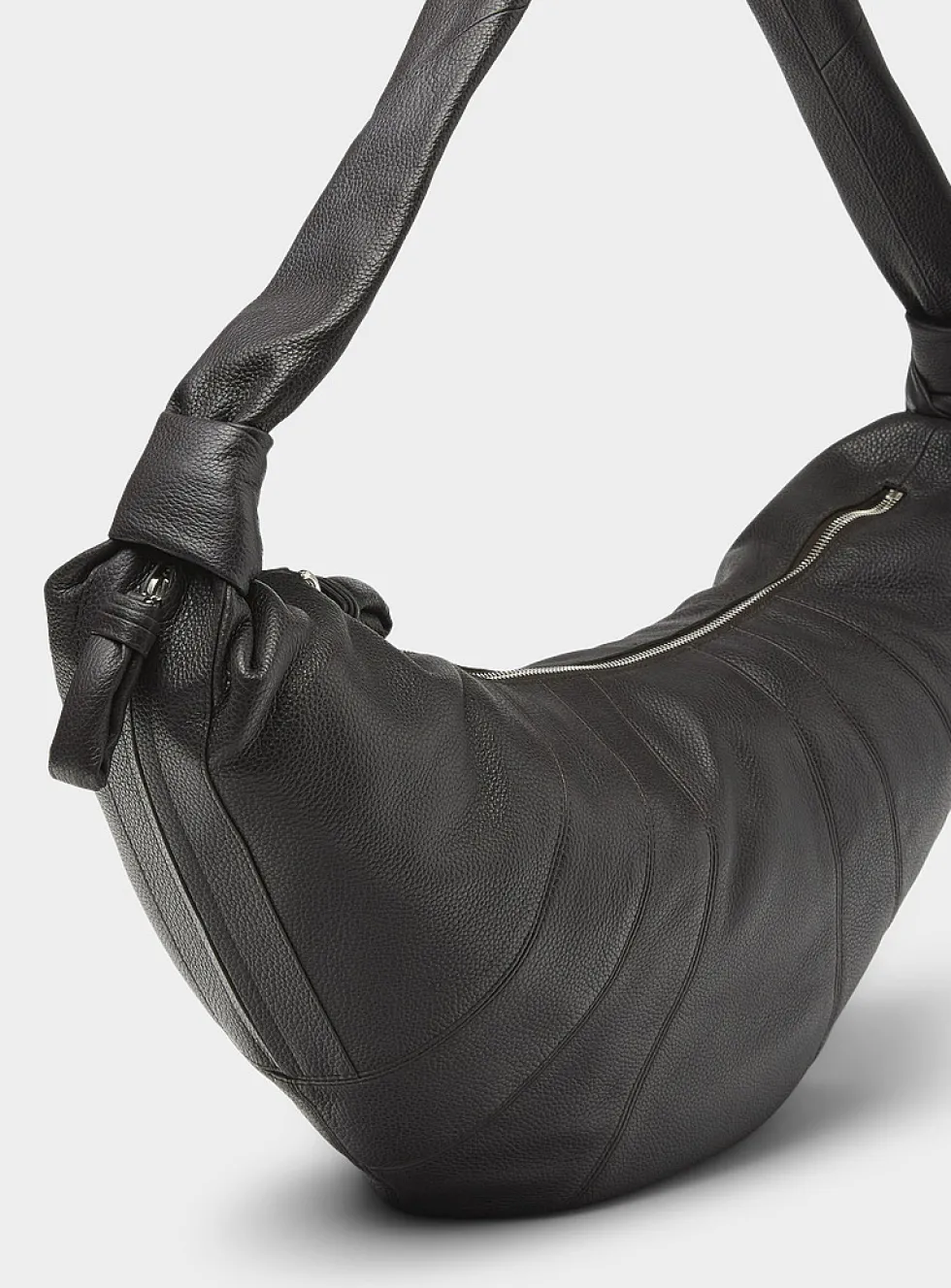 Croissant large grained leather bag