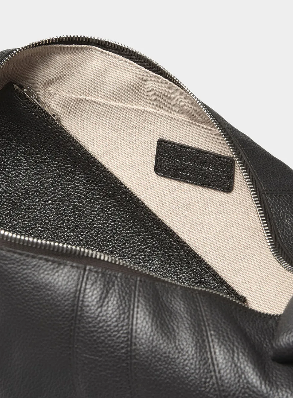Croissant large grained leather bag