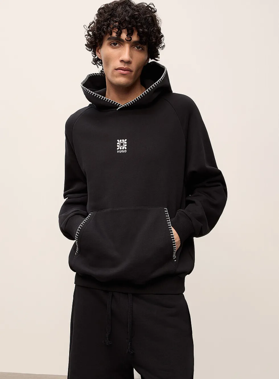Daro contrast-embroidery hoodie
