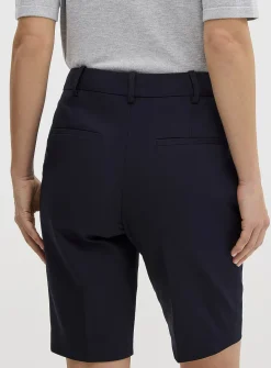 Dense pleated Bermuda short