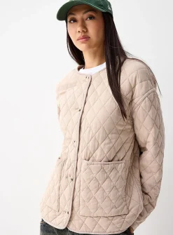 Diamond pattern piped quilted jacket