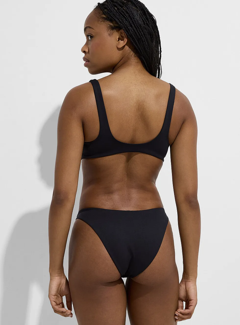 Dip curved cheeky bottom