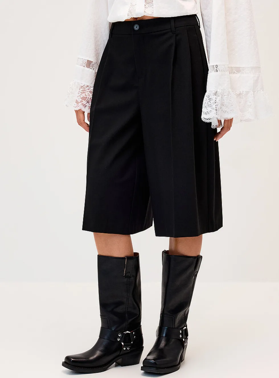 Double-pleated dress Bermuda short