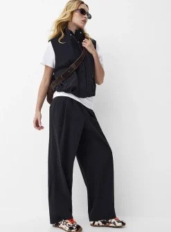 Elastic waist pleated nylon pant