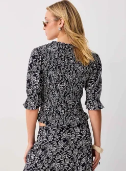 Elbow-length sleeves V-neck crinkled blouse