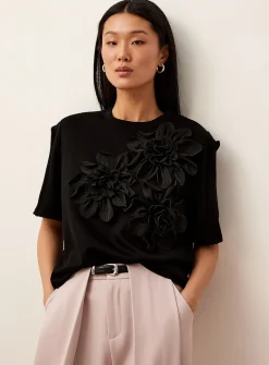 Embossed flowers casual T-shirt