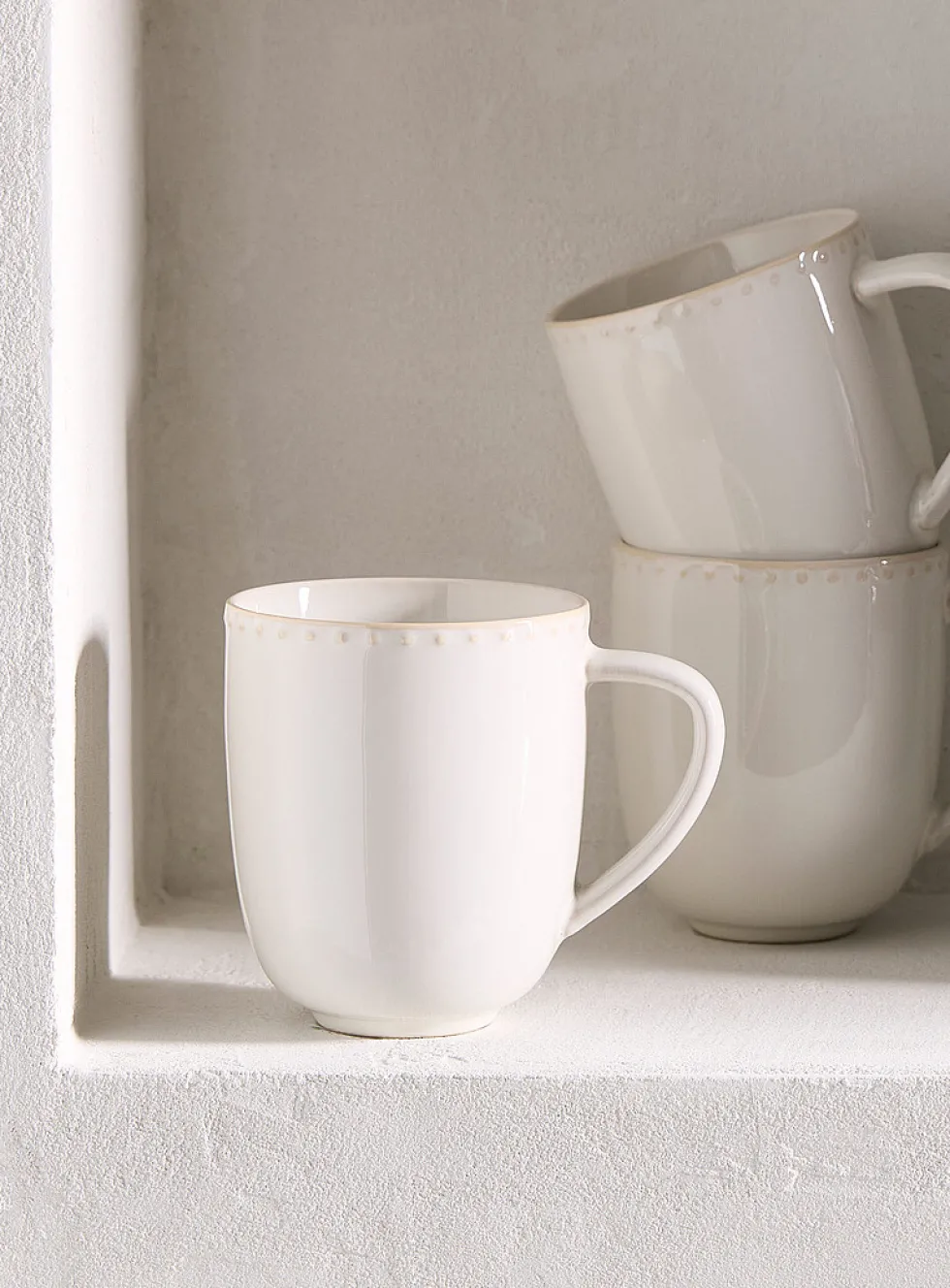 Embossed polka dots white mug