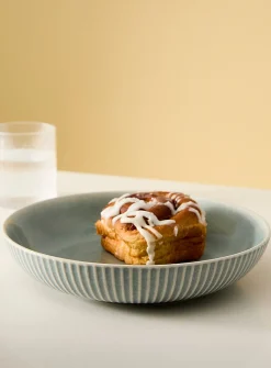Embossed wide grooves pasta bowl