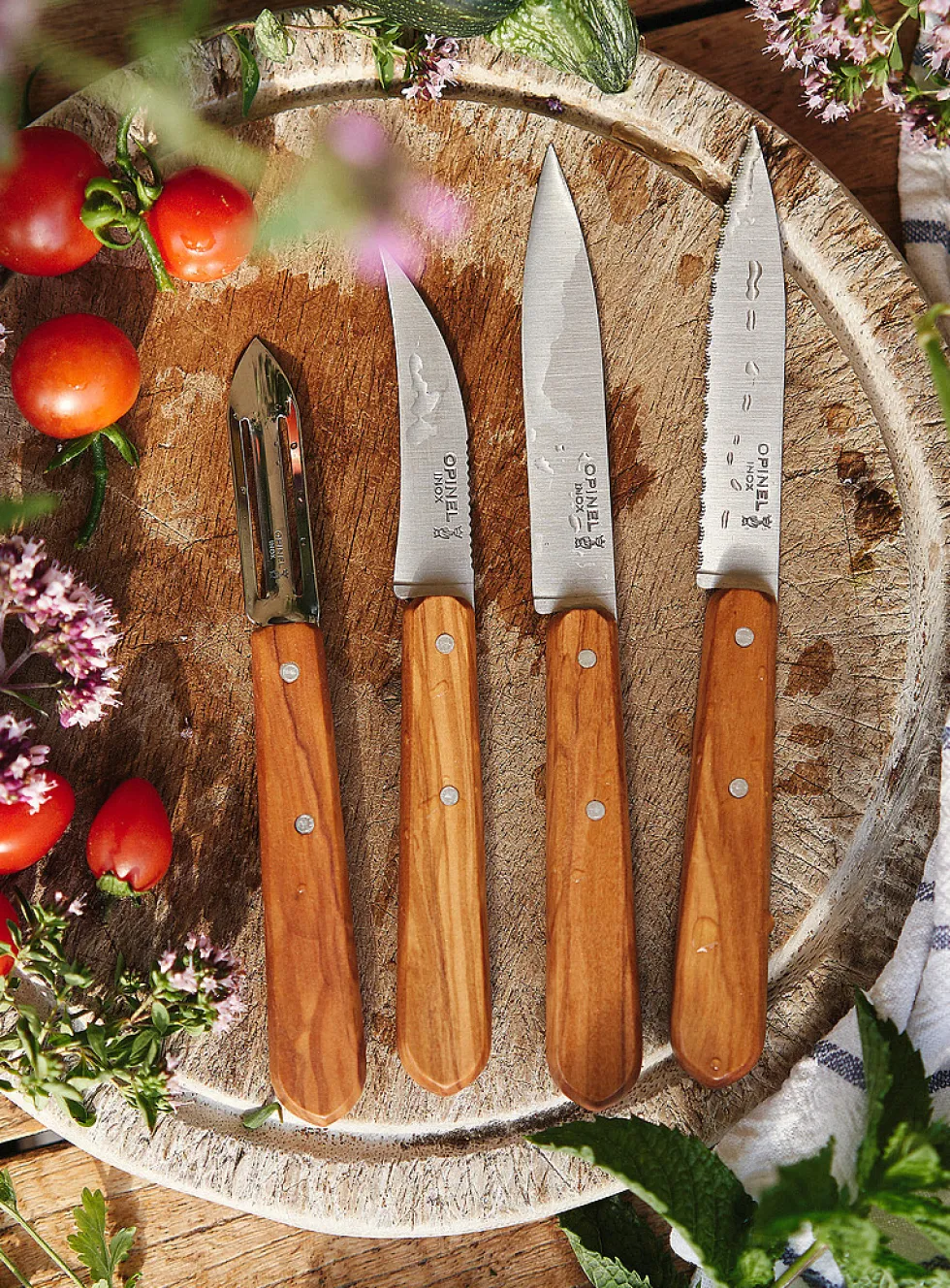 Essentials olive wood box set